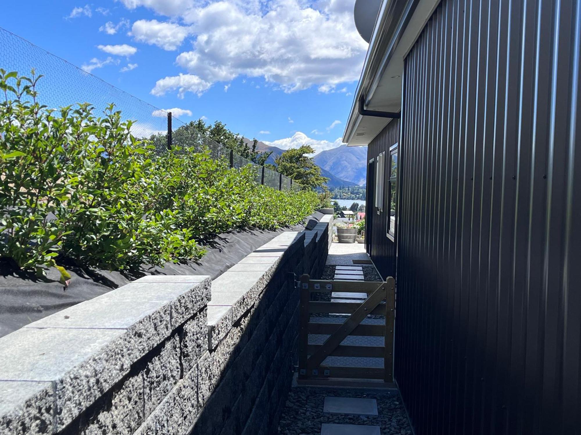 Lake Views - New Apartment With Room To Relax Wanaka Exterior foto