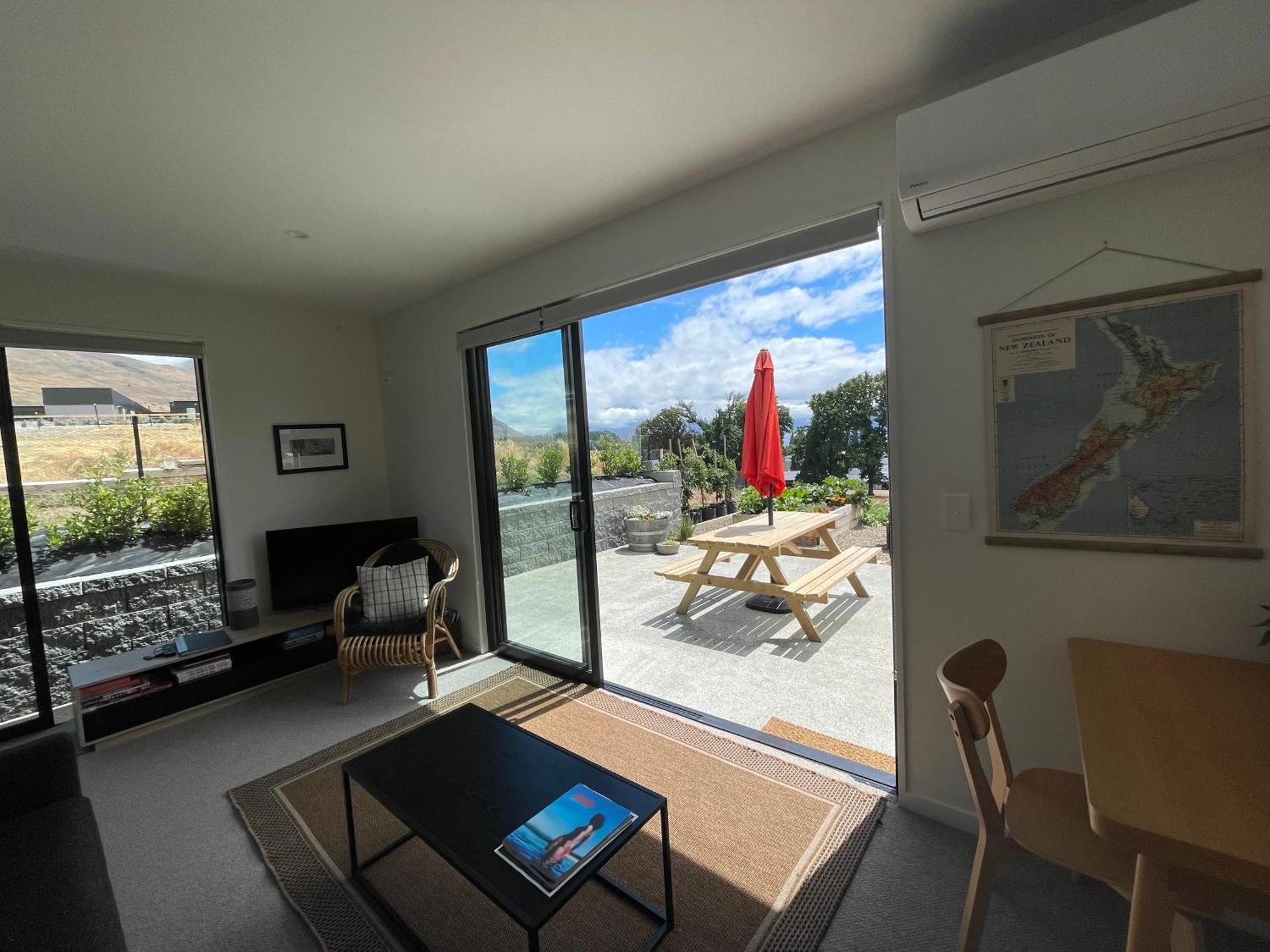 Lake Views - New Apartment With Room To Relax Wanaka Exterior foto