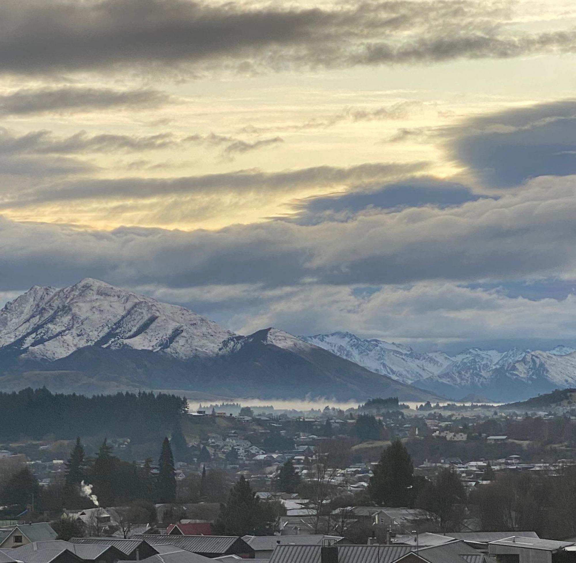 Lake Views - New Apartment With Room To Relax Wanaka Exterior foto
